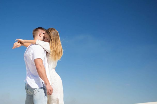 رابطه عاطفی - آموزش روابط زناشویی -شناخت مردان و زنان - عشق محبت - روانشناسی مهارت‌های ارتباطی دختران و پسران