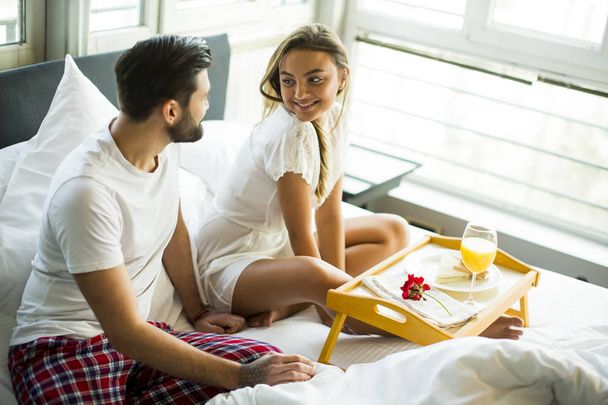 رابطه عاطفی - آموزش روابط زناشویی -شناخت مردان و زنان - عشق محبت - روانشناسی مهارتهای ارتباطی دختران و پسران