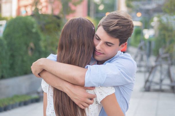 ازدواج - رابطه زناشویی با همسر -شناخت مردان و زنان - عشق محبت، علاقه - روانشناسی مهارت های ارتباطی دختران و پسران